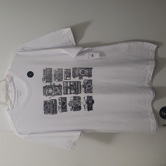 NWT Mens Comfortable Short Sleeve Banana Republic Premium Wash Graphic Tee - Picture 2 of 8